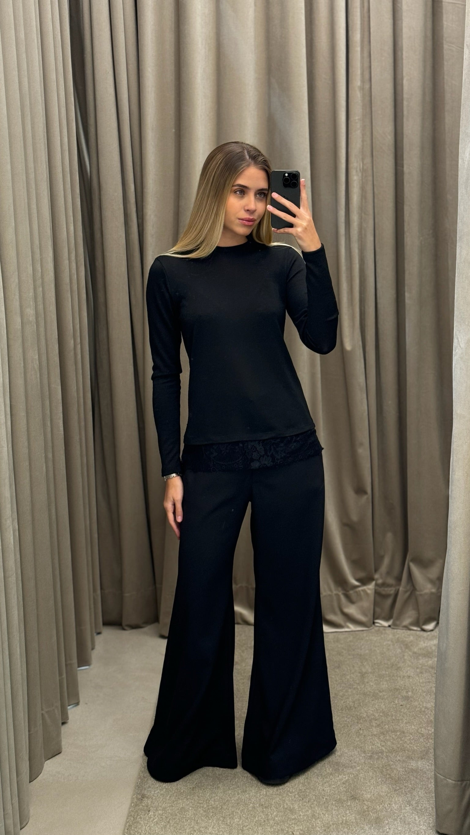 Blusa Manga Longa Com Barra Em Renda