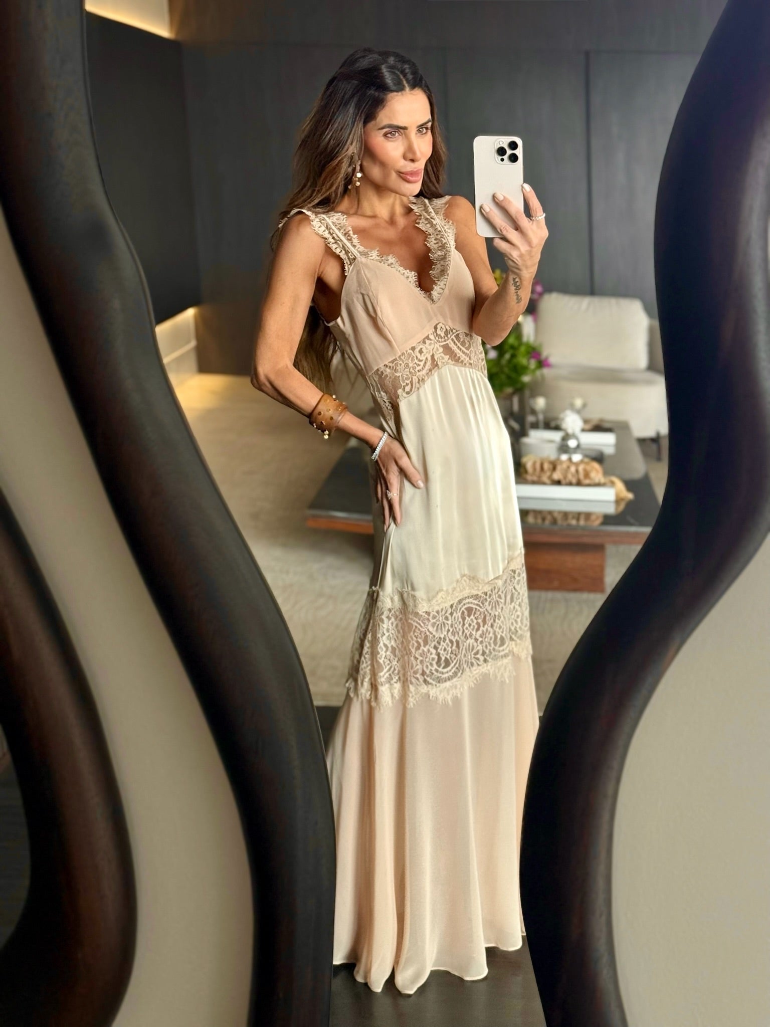 Vestido De Cetim Com Entremeios Em Renda