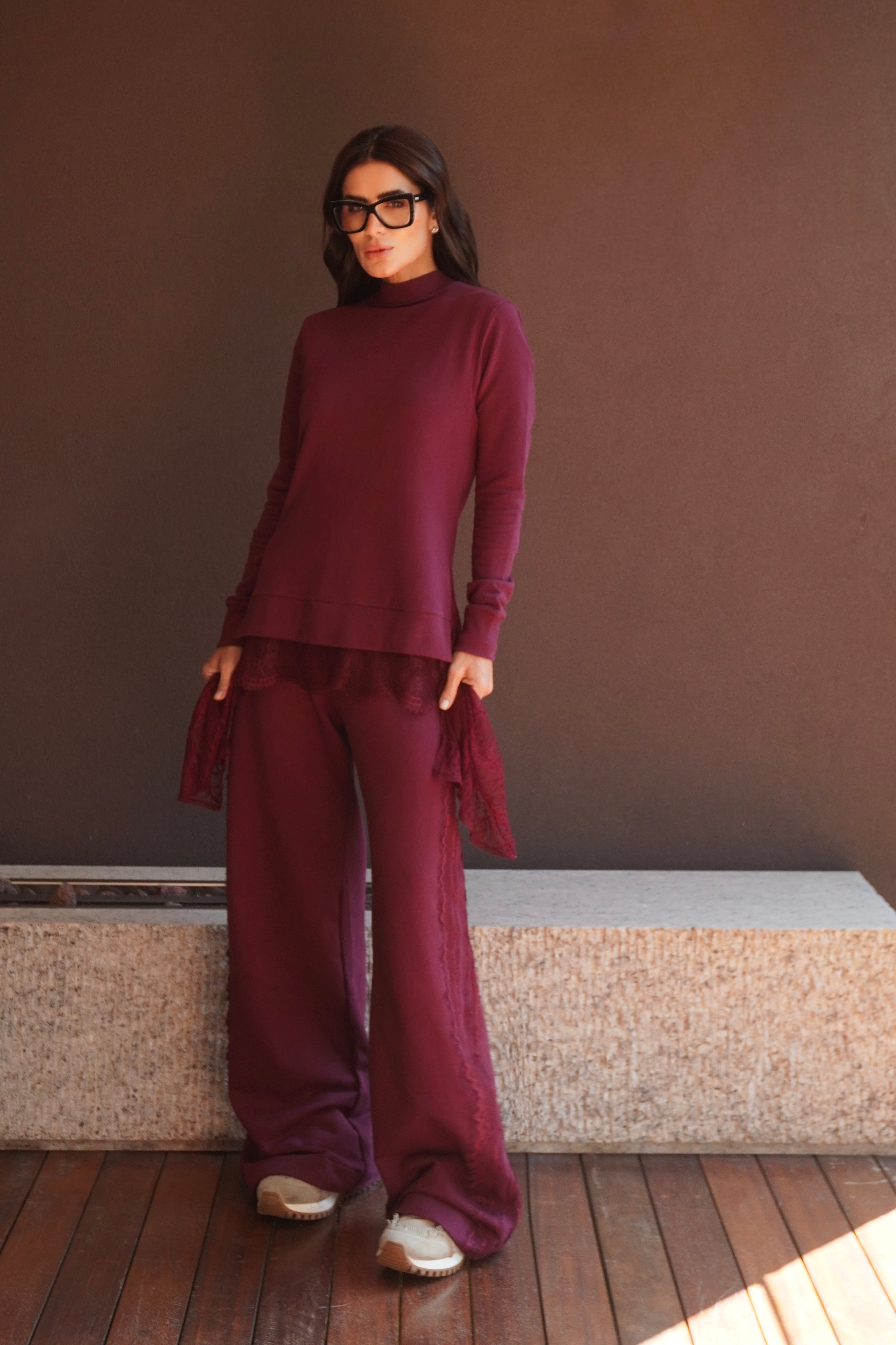 Conjunto Moletom Calça Pantalona e Detalhes em Renda