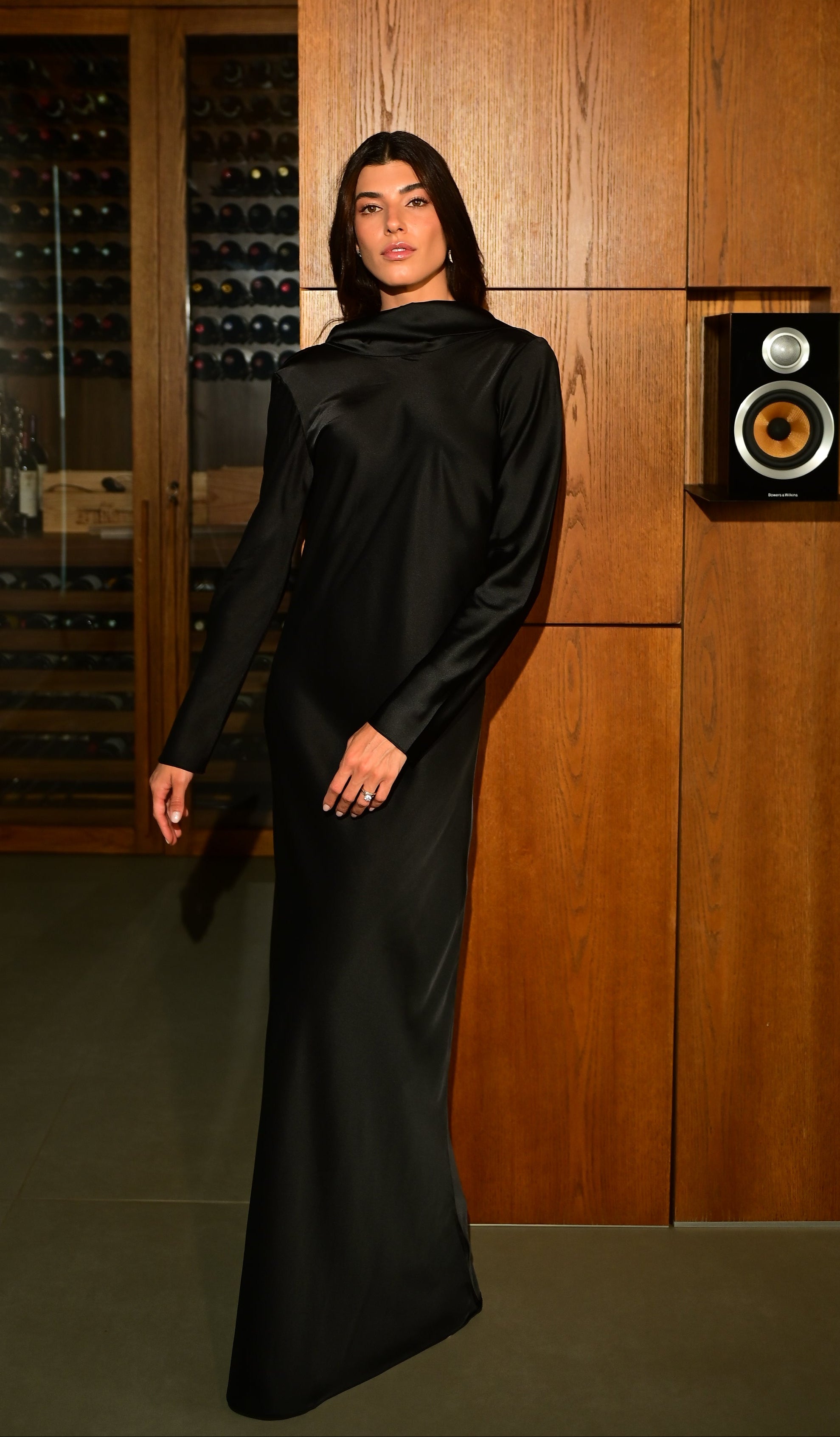 Vestido Em Cetim De Seda Com Costas Abertas Manga Longa