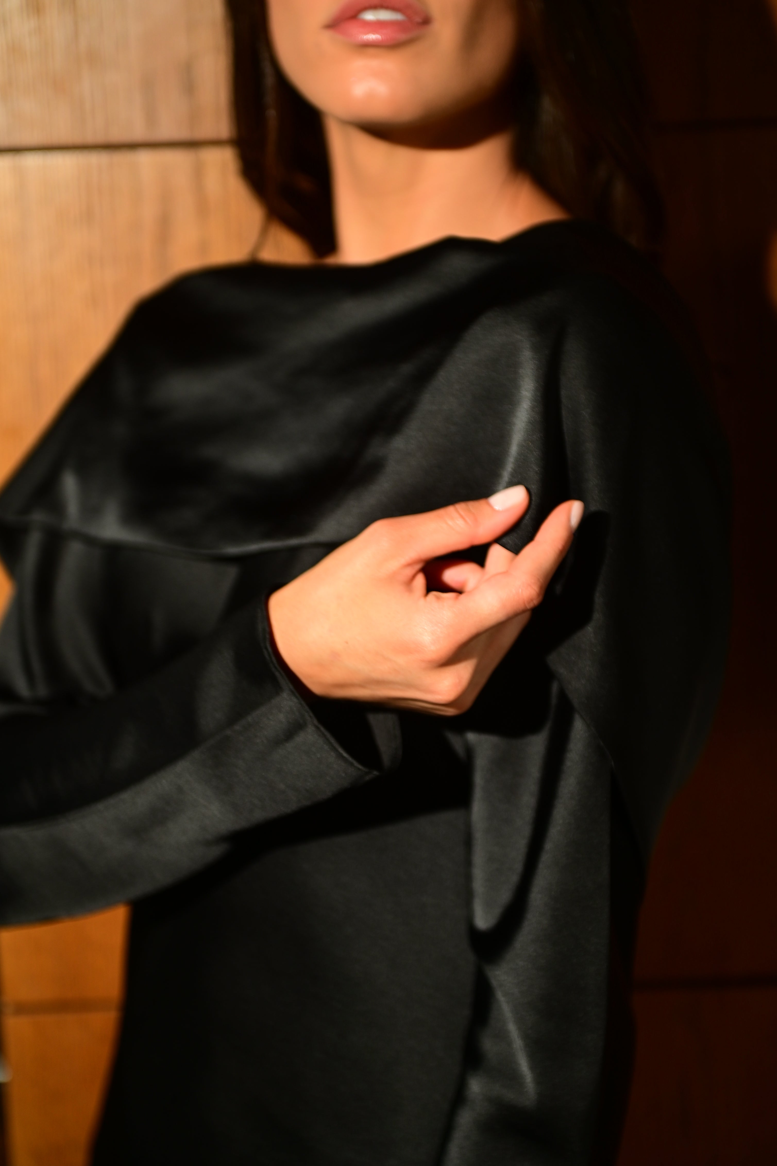 Vestido Em Cetim De Seda Com Costas Abertas Manga Longa