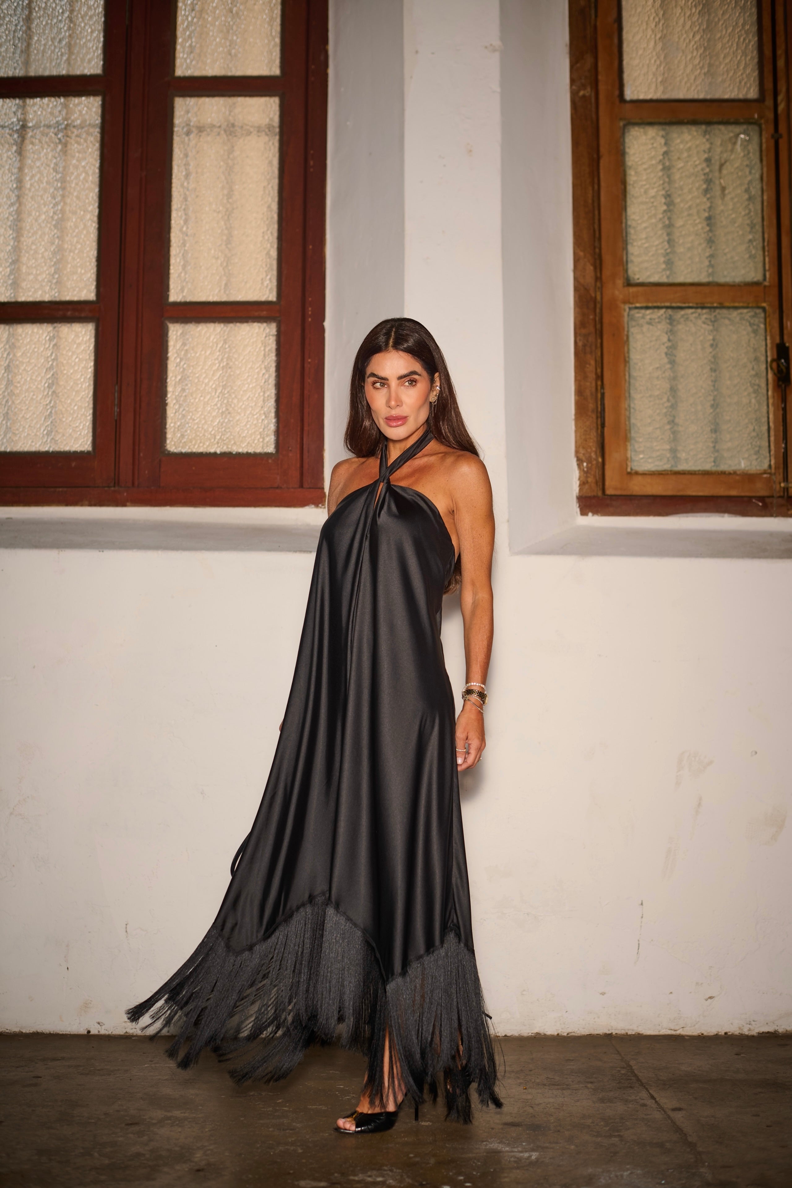 Vestido Frente Única em Cetim de Seda Franja Barra