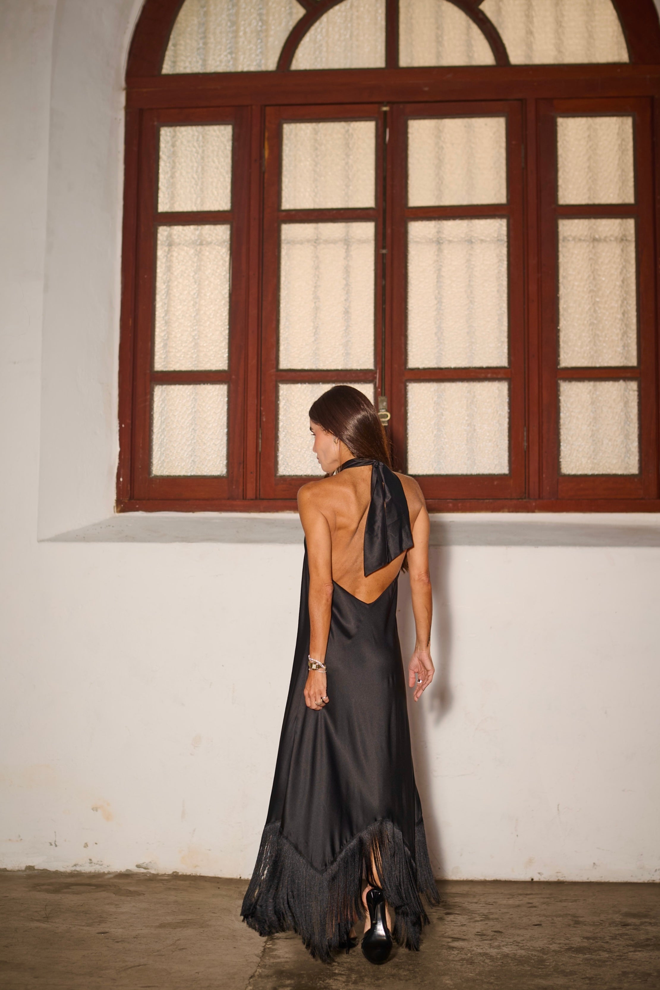 Vestido Frente Única em Cetim de Seda Franja Barra