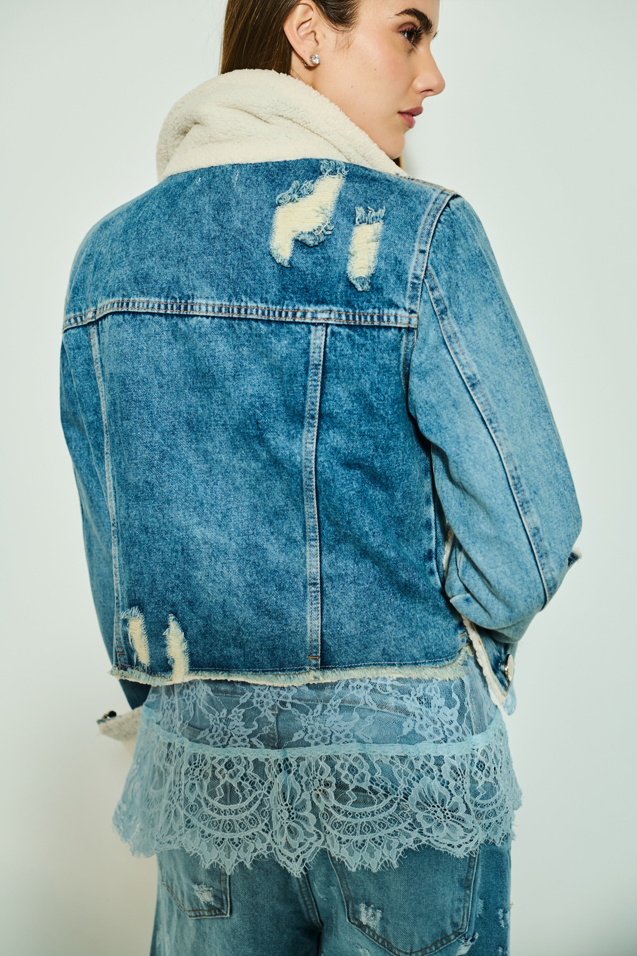 Jaqueta Jeans Gola e Punho em Pelo