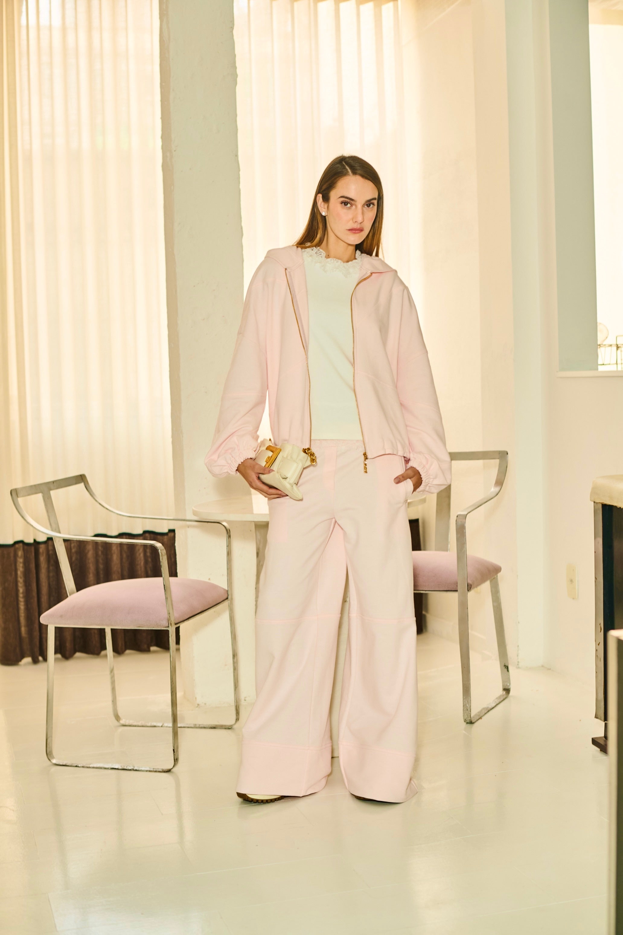 Conjunto Moletom Oversized com Recortes Calça Pantalona