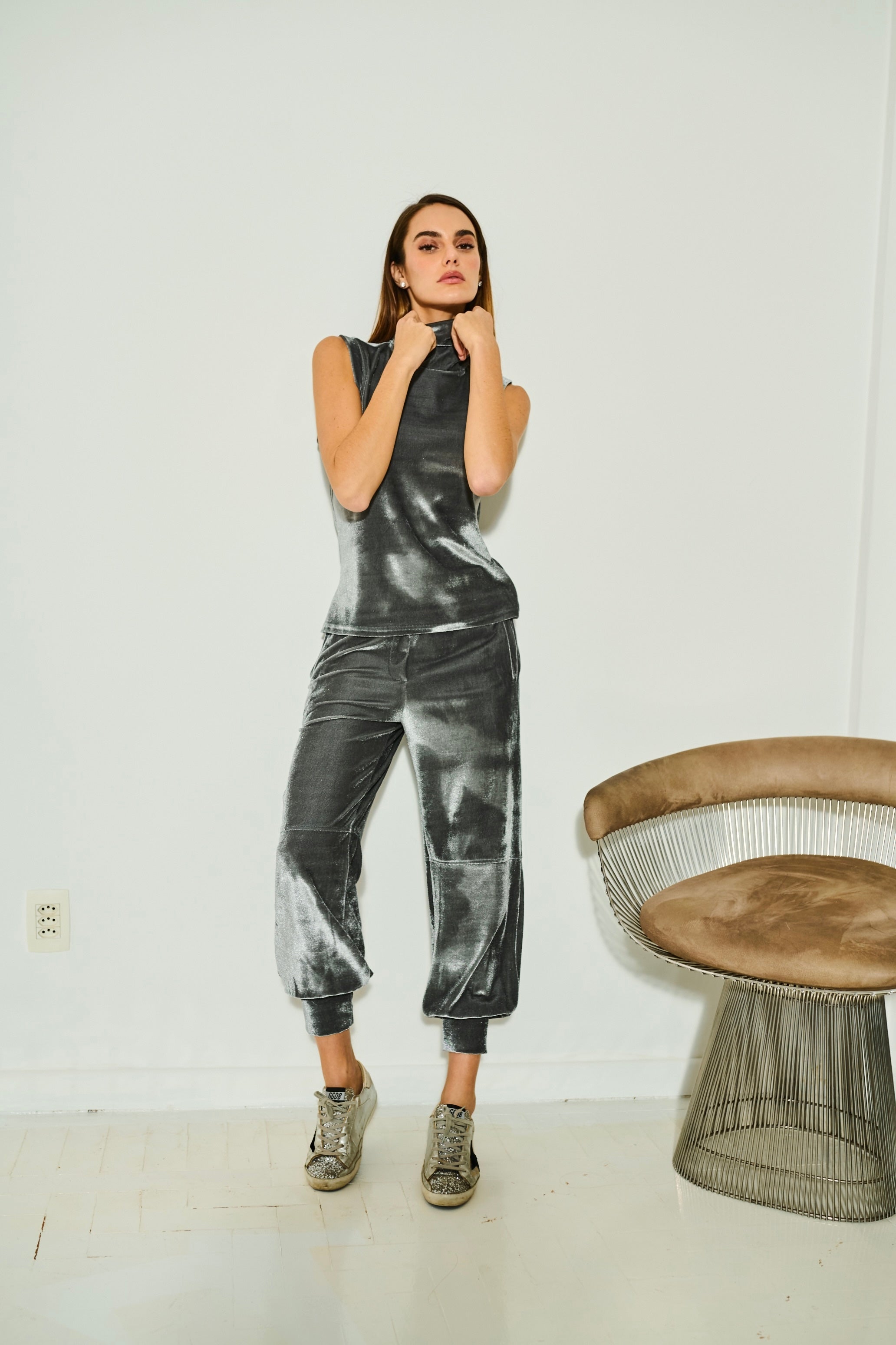 Conjunto de Veludo Calça Jogger e Blusa Gola Alta