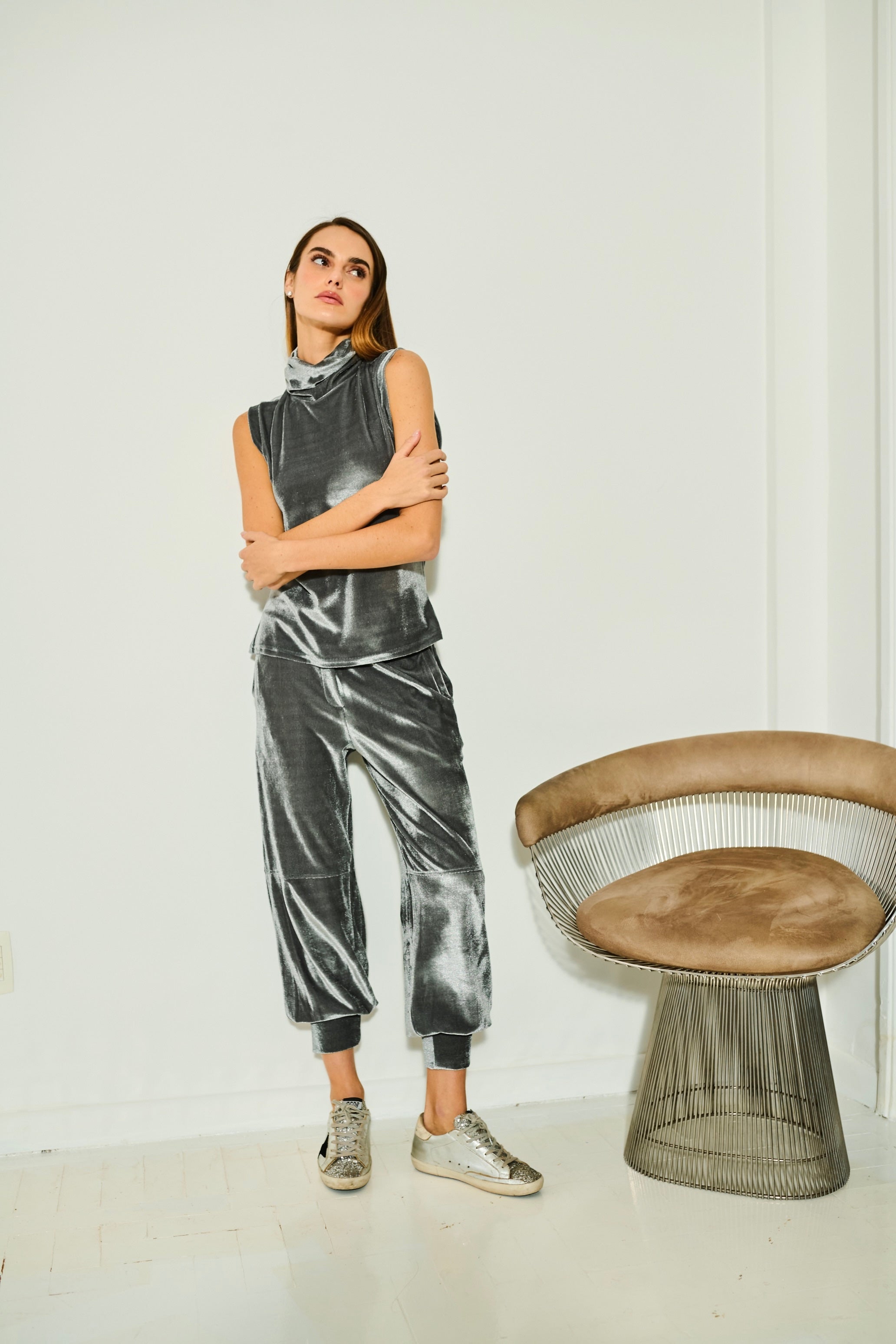 Conjunto de Veludo Calça Jogger e Blusa Gola Alta