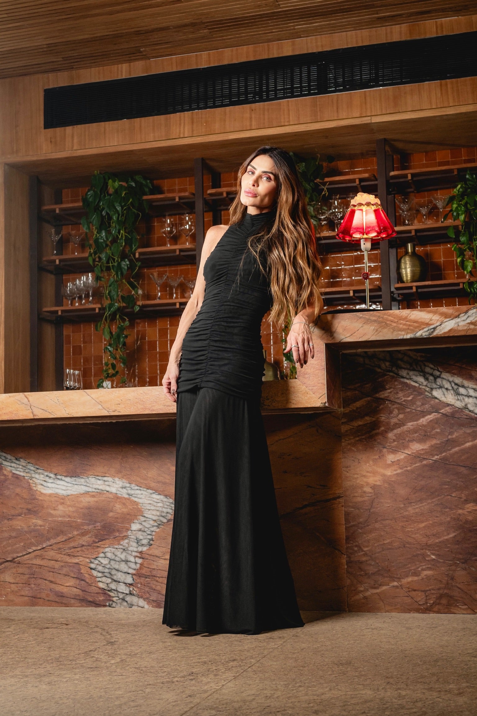 Vestido De Tule Franzido Frente E Costa Sem Manga