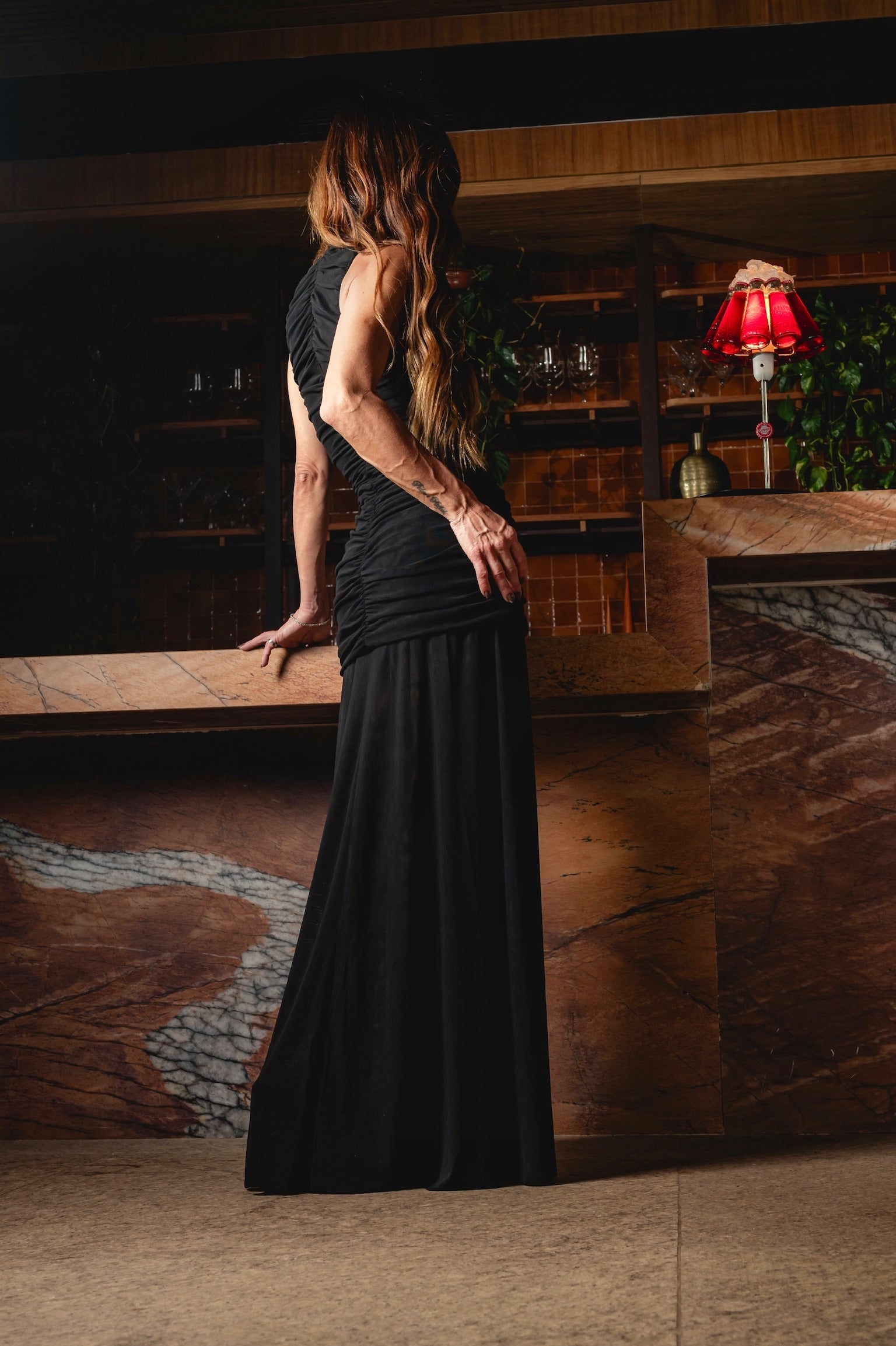 Vestido De Tule Franzido Frente E Costa Sem Manga