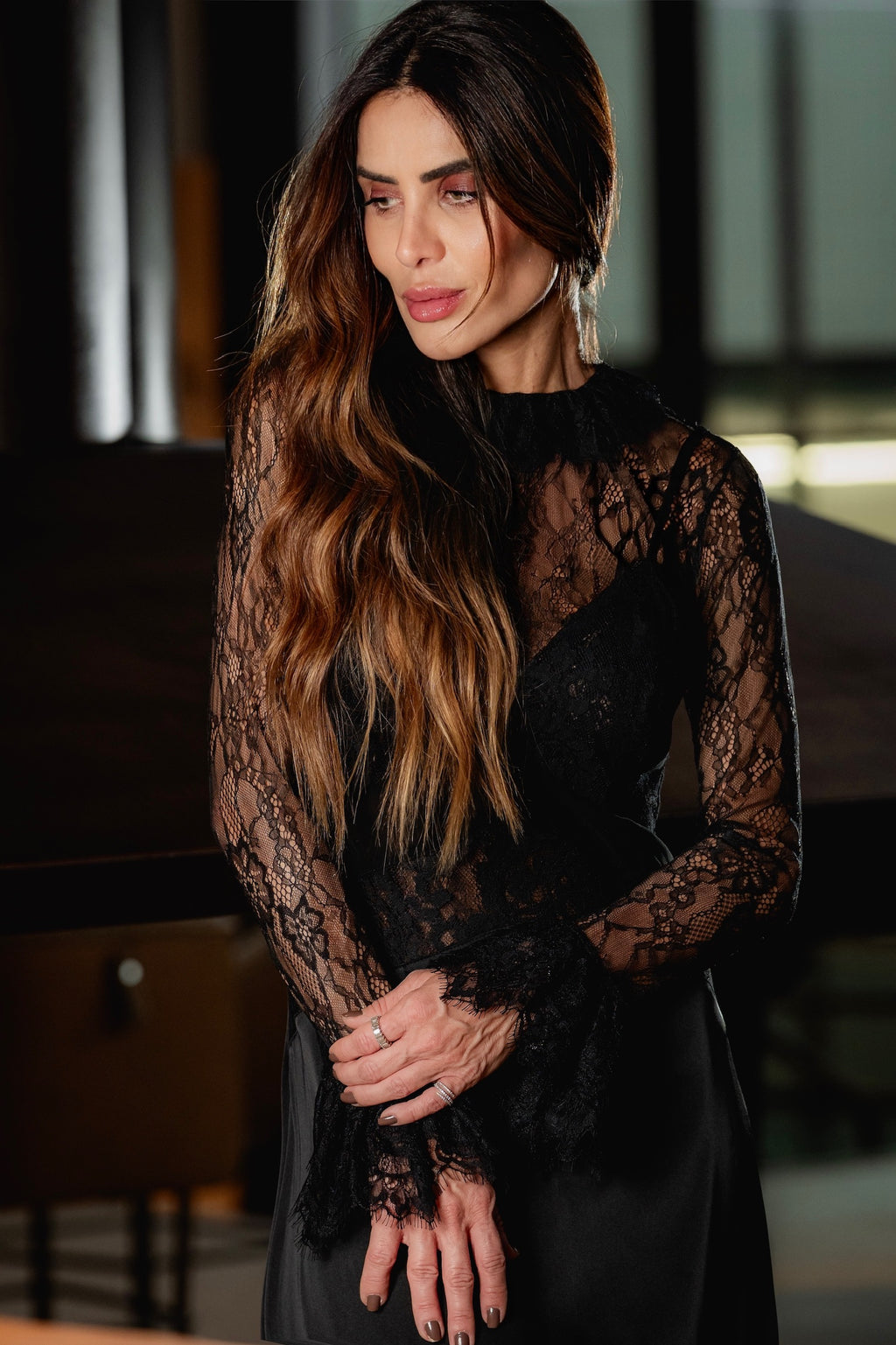 Vestido De Renda Alcinha Com Cetim