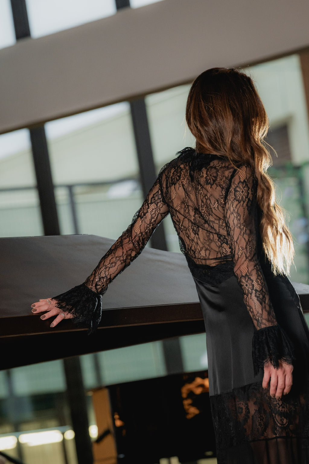 Vestido De Renda Alcinha Com Cetim