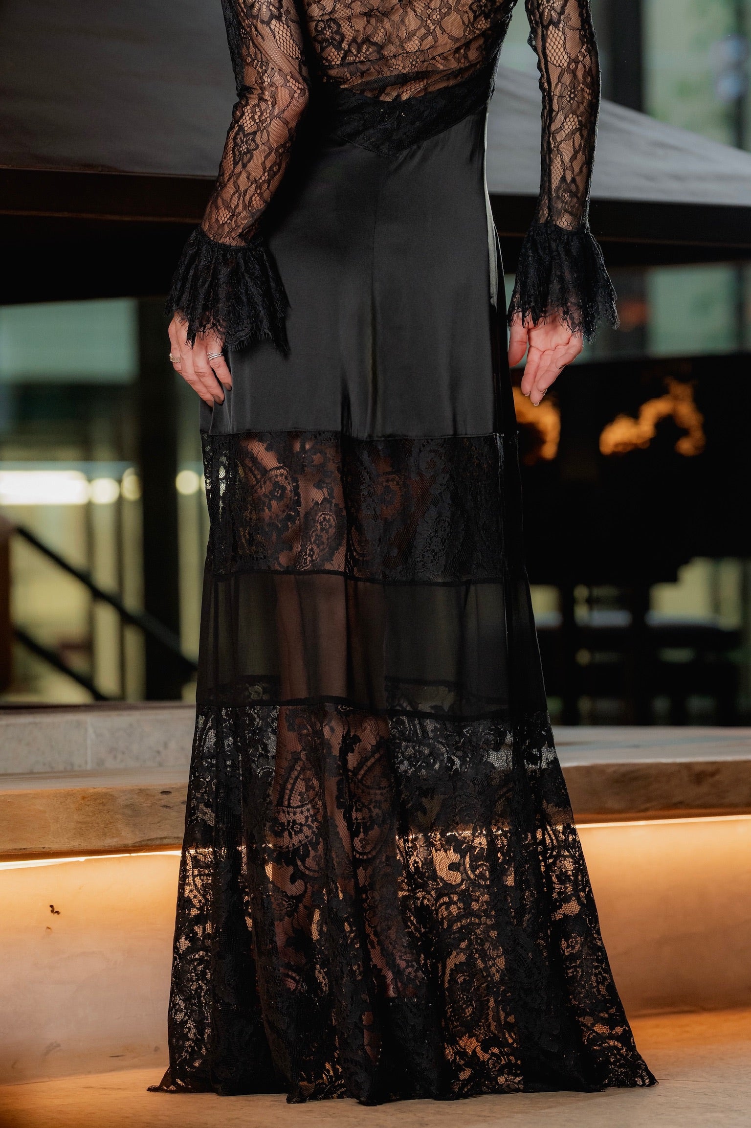 Vestido De Renda Alcinha Com Cetim