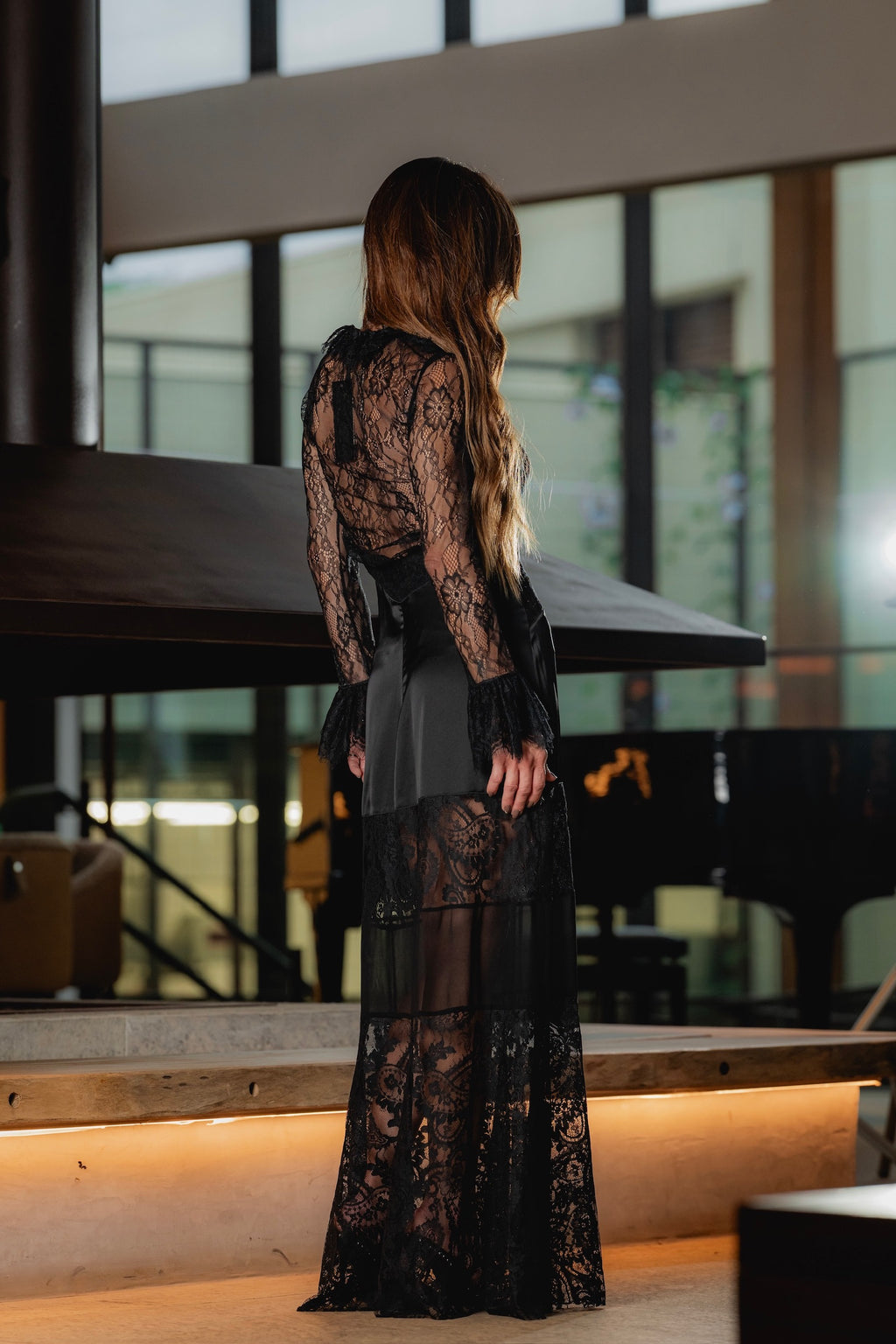 Vestido De Renda Alcinha Com Cetim