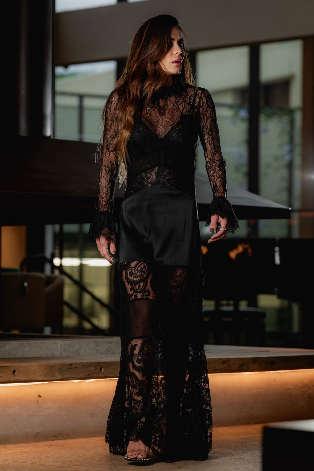 Vestido De Renda Alcinha Com Cetim