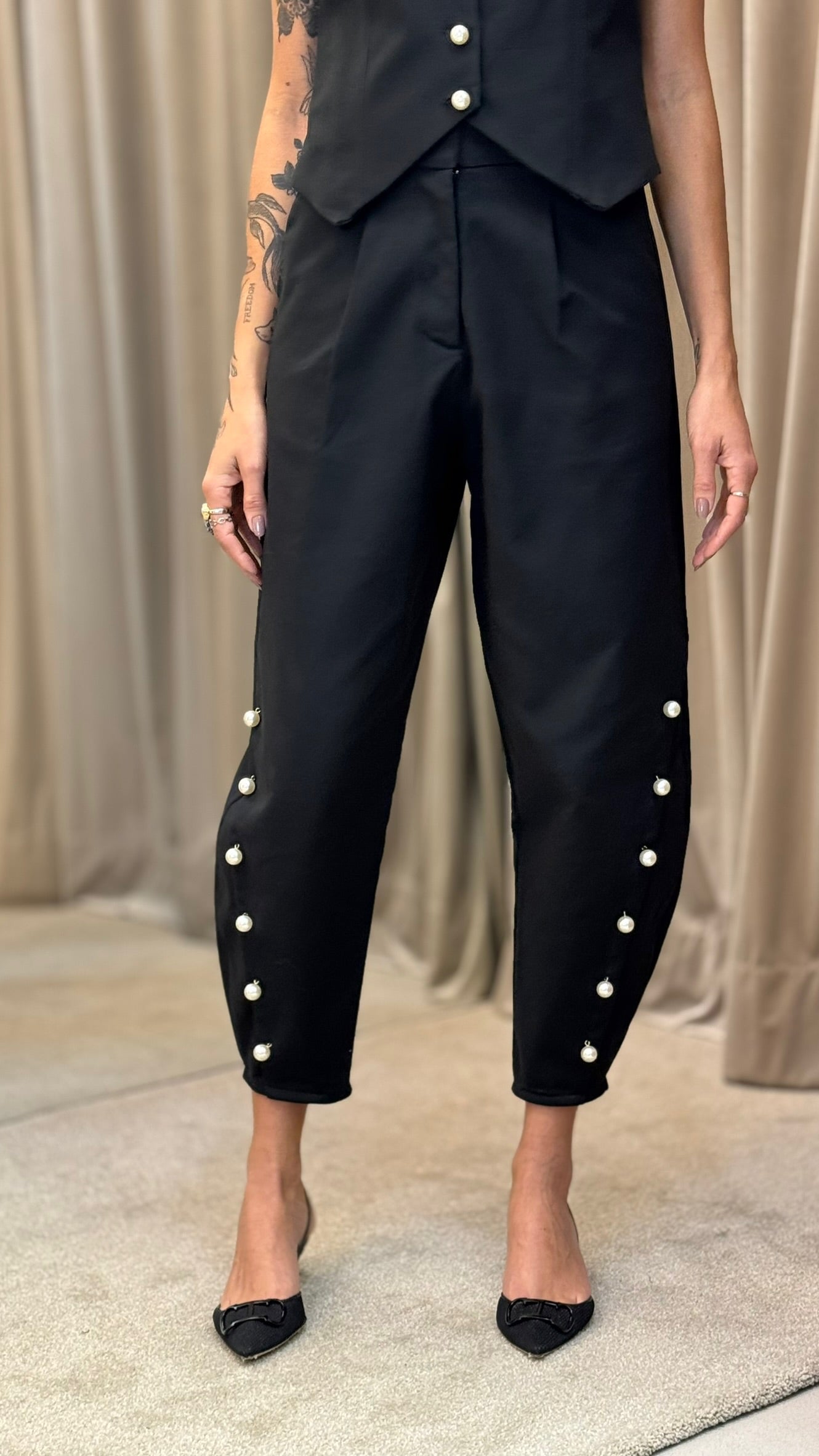 Conjunto Colete E Calça Sarja Com Perolas