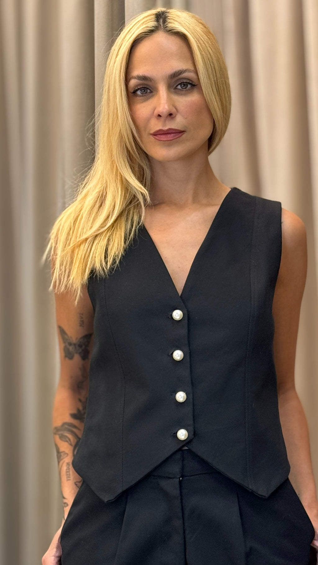 Conjunto Colete E Calça Sarja Com Perolas