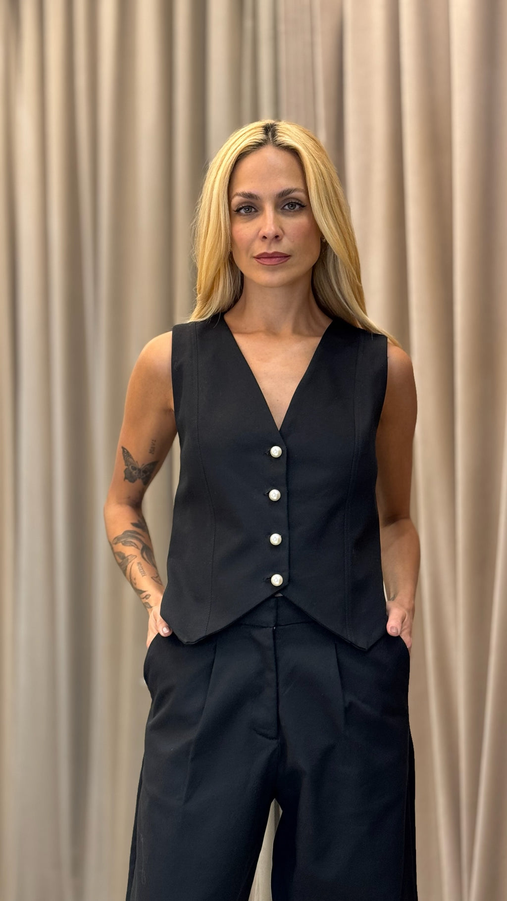 Conjunto Colete E Calça Sarja Com Perolas