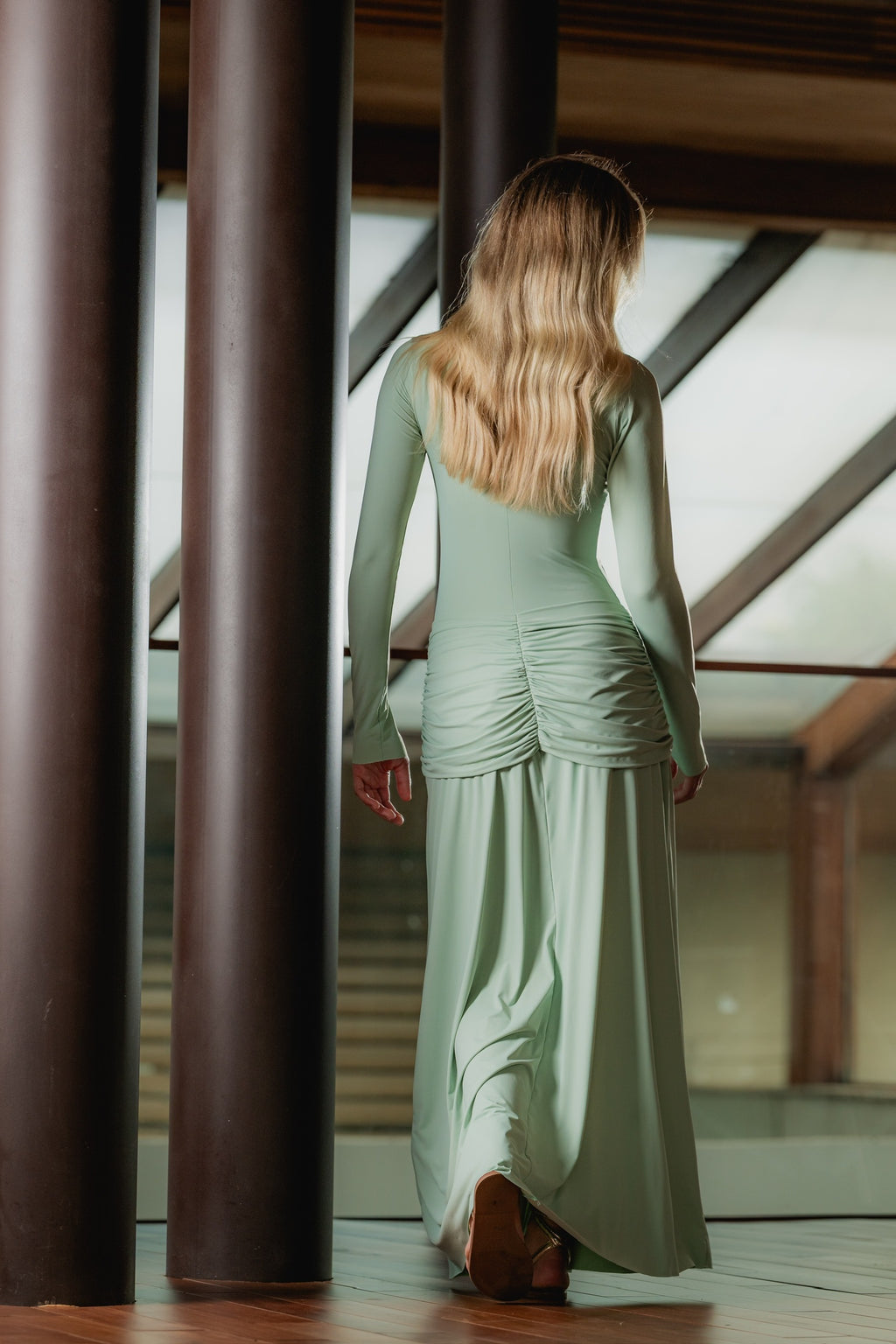 Vestido Manga Longa Malha Fria Com Faixa E Fivela