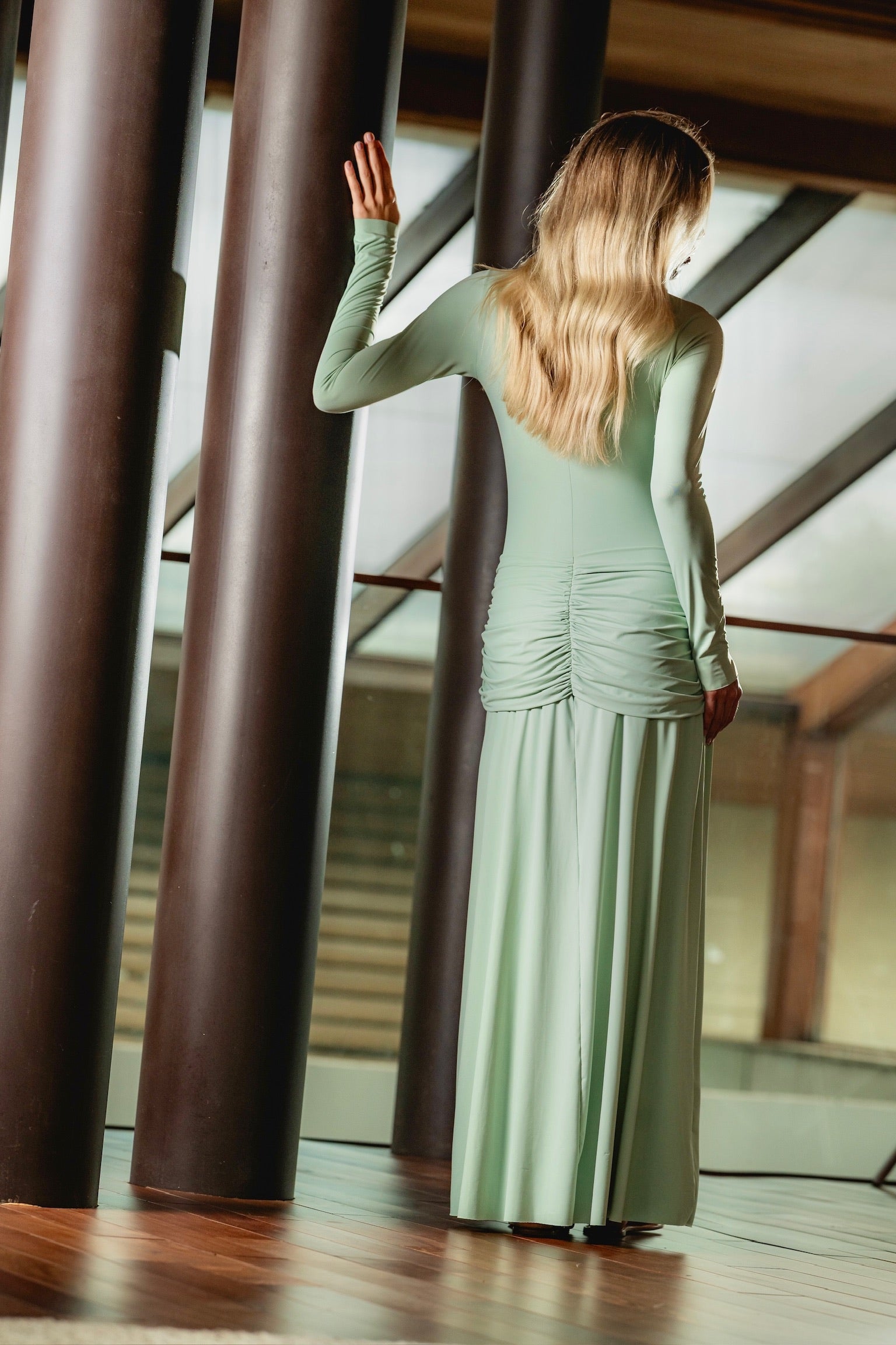 Vestido Manga Longa Malha Fria Com Faixa E Fivela