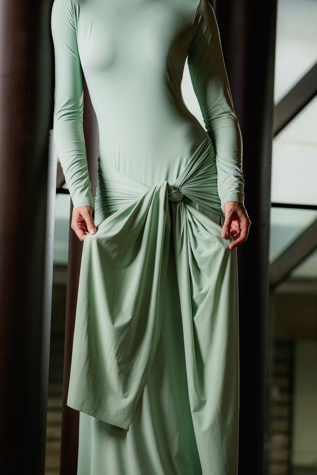 Vestido Manga Longa Malha Fria Com Faixa E Fivela