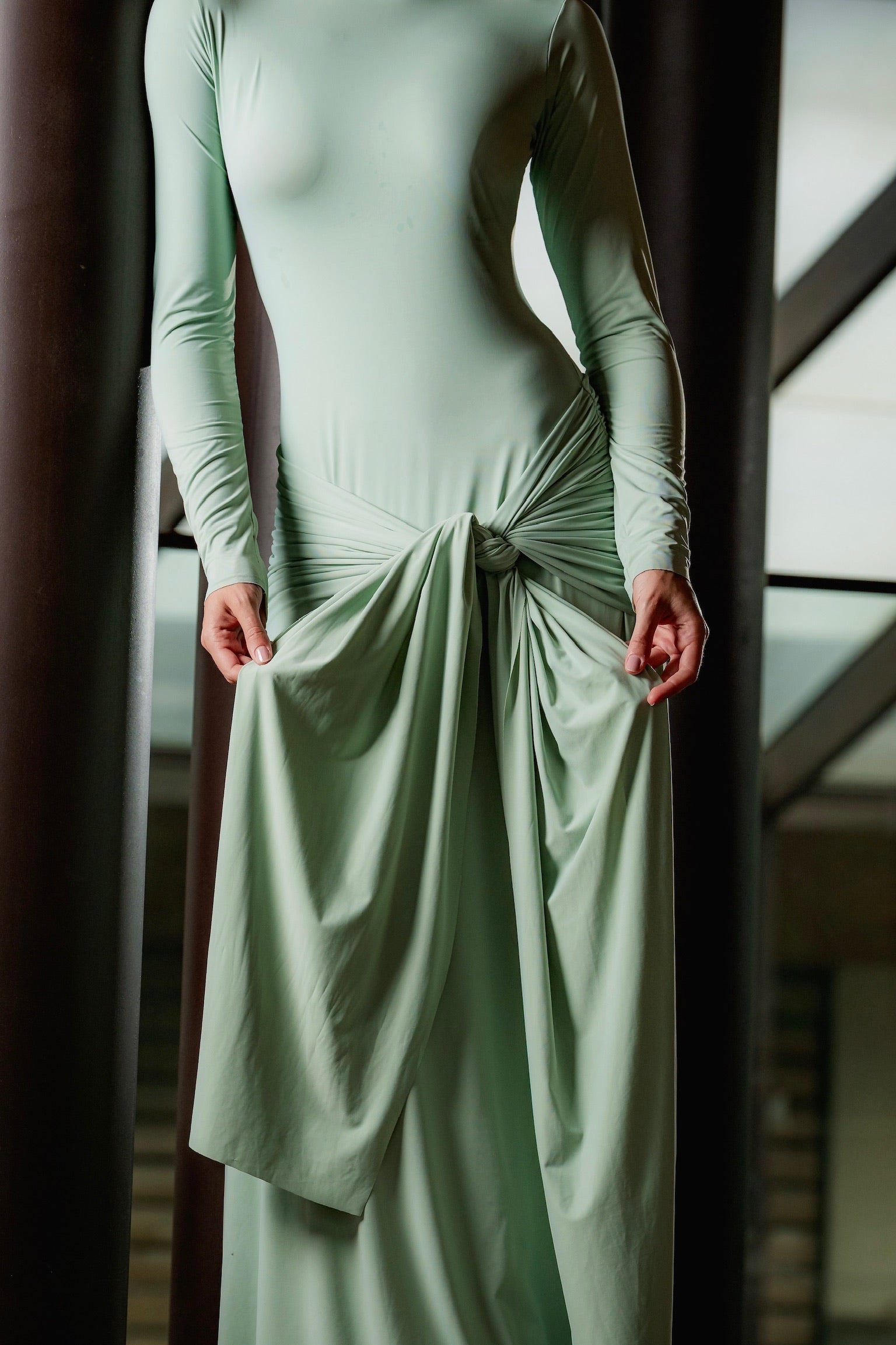 Vestido Manga Longa Malha Fria Com Faixa E Fivela