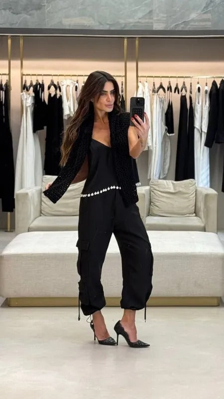 Calça De Crepe Com Regulagem Na Perna E Bolsos