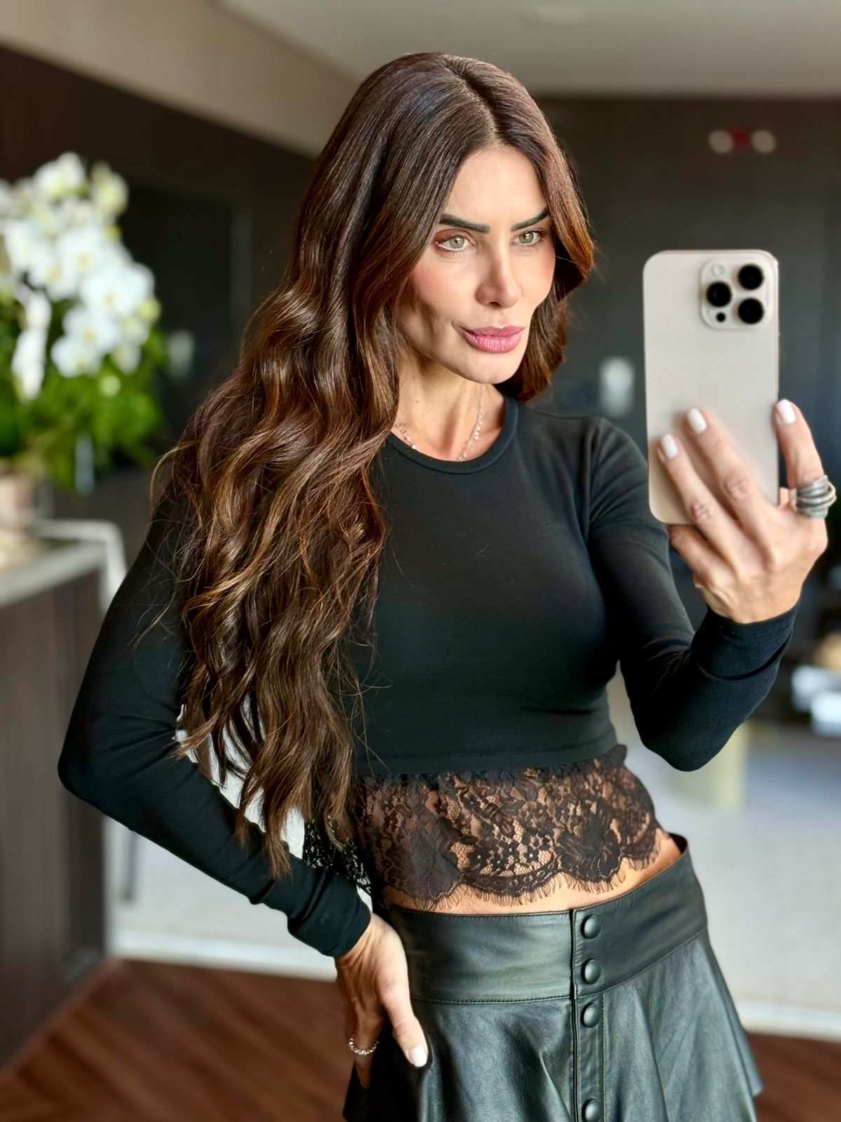 Cropped Manga Longa Com Barra Em Renda