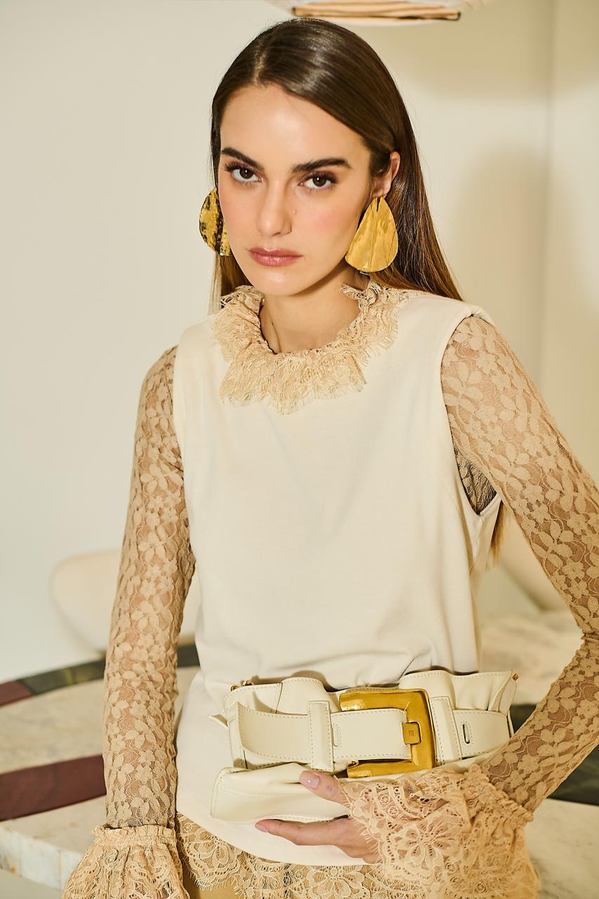 Blusa sem Manga com Ombreiras