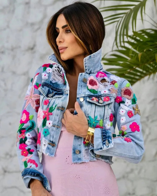Jaqueta Bordada Flores Linha Rosa JEANS CLARO