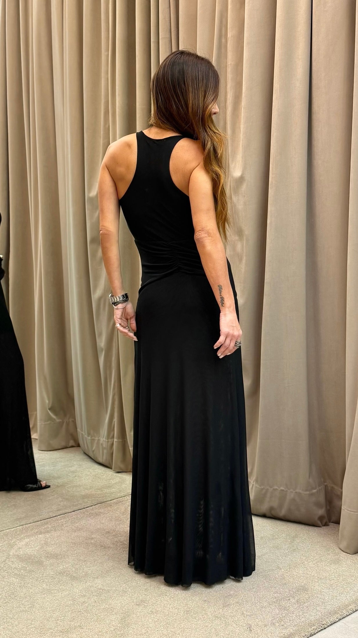 Vestido De tule com peça dourada