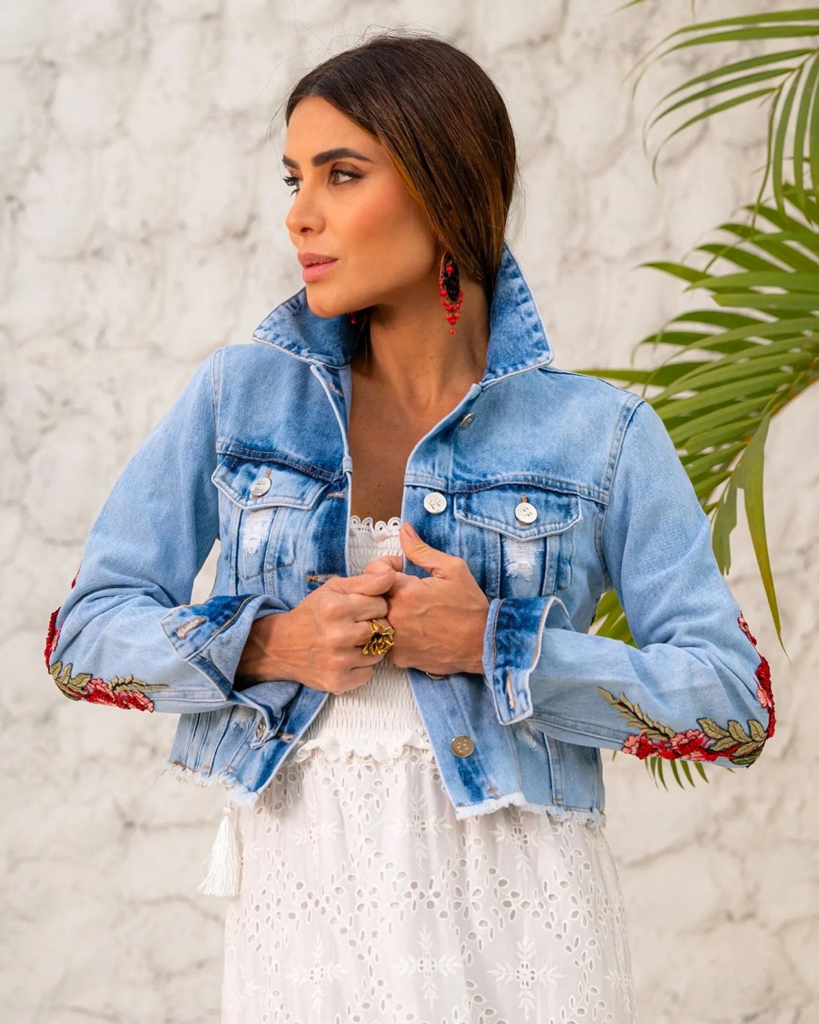 Jaqueta Bordada Mandala Flores Vermelhas JEANS CLARO