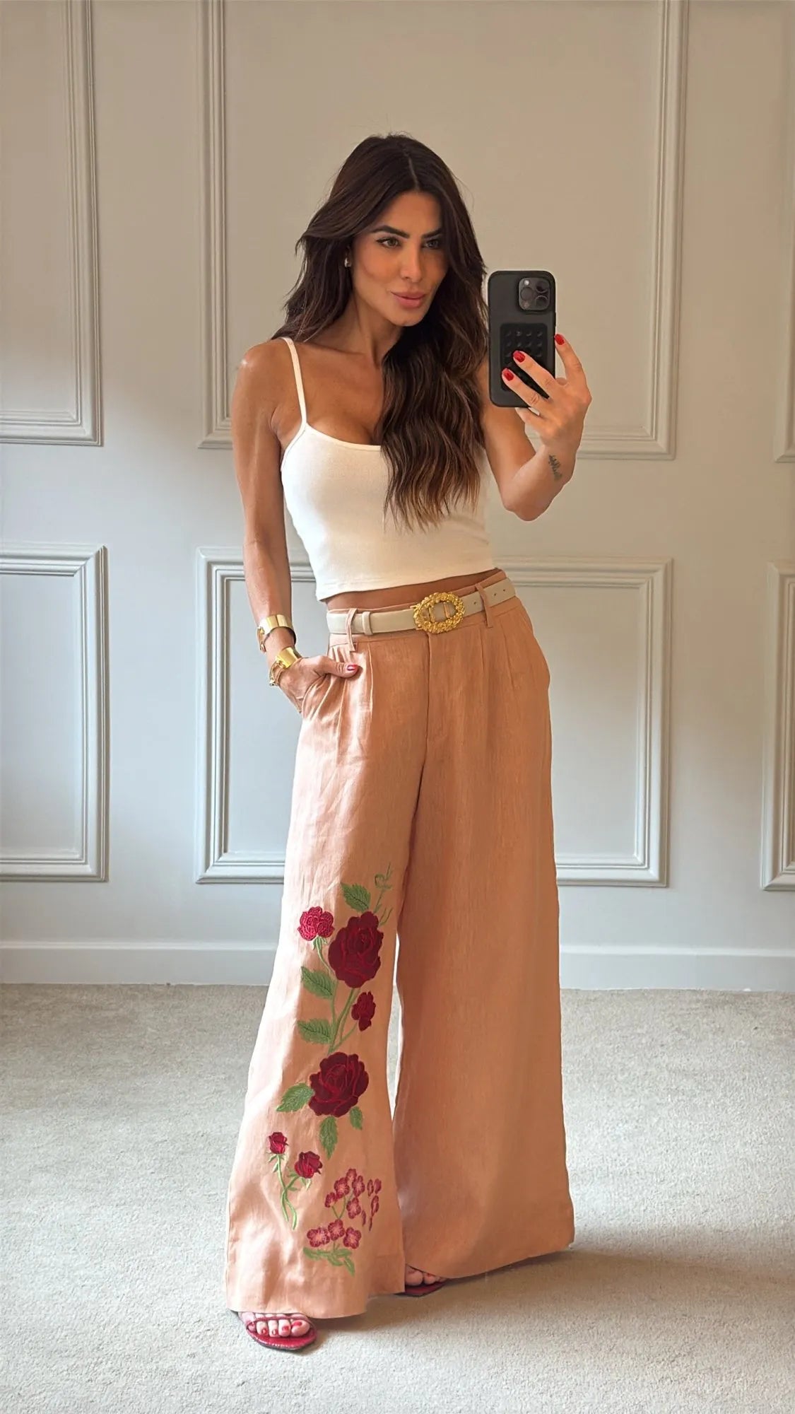 Calça Pantalona Bordada Na Perna