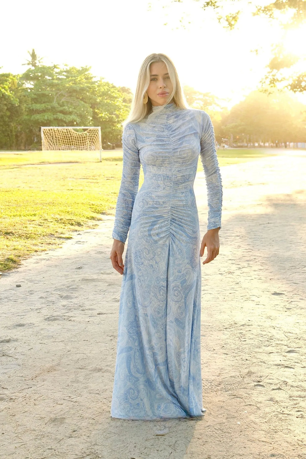 Vestido Longo Franzido Em Tule Manga Longa