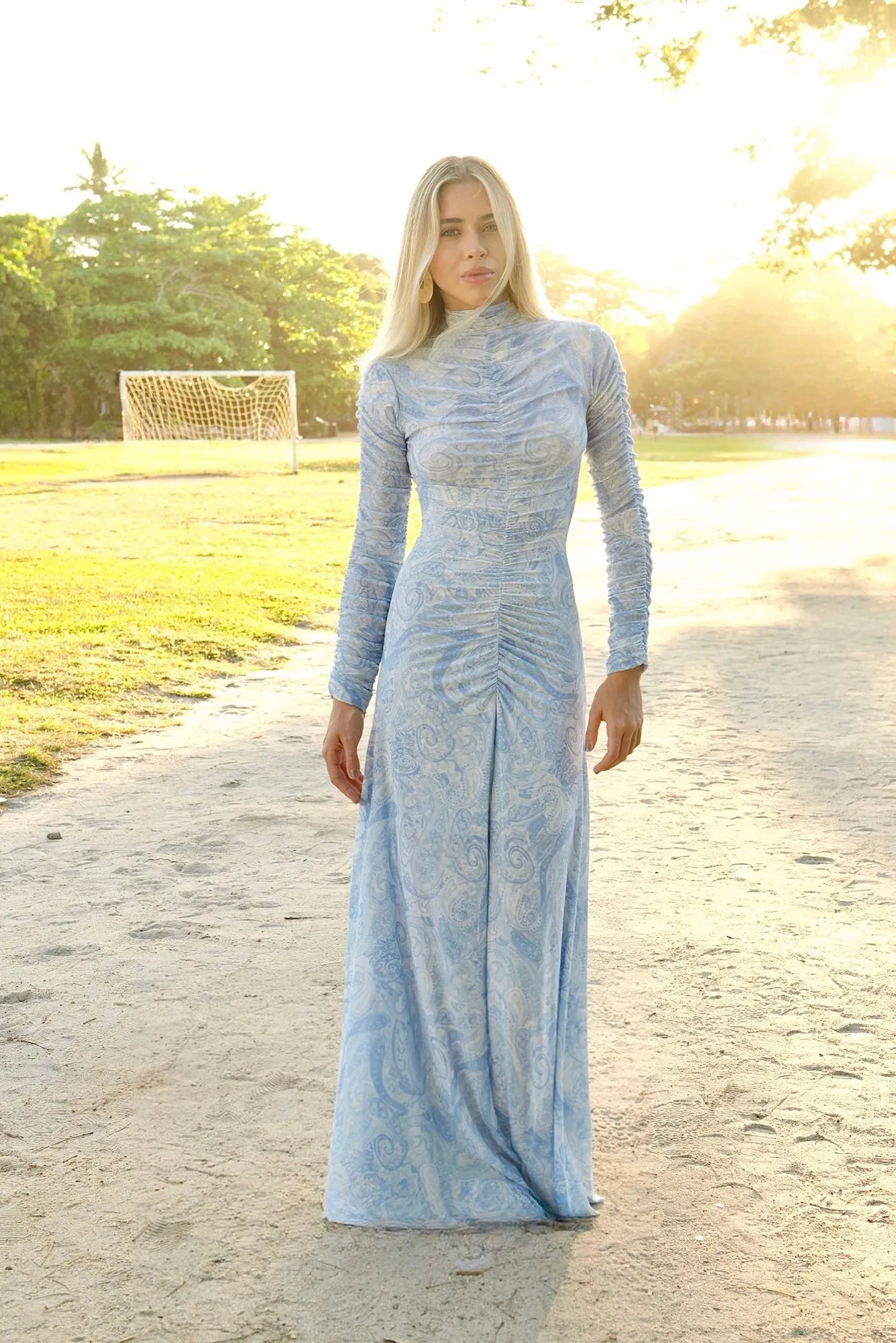 Vestido Longo Franzido Em Tule Manga Longa