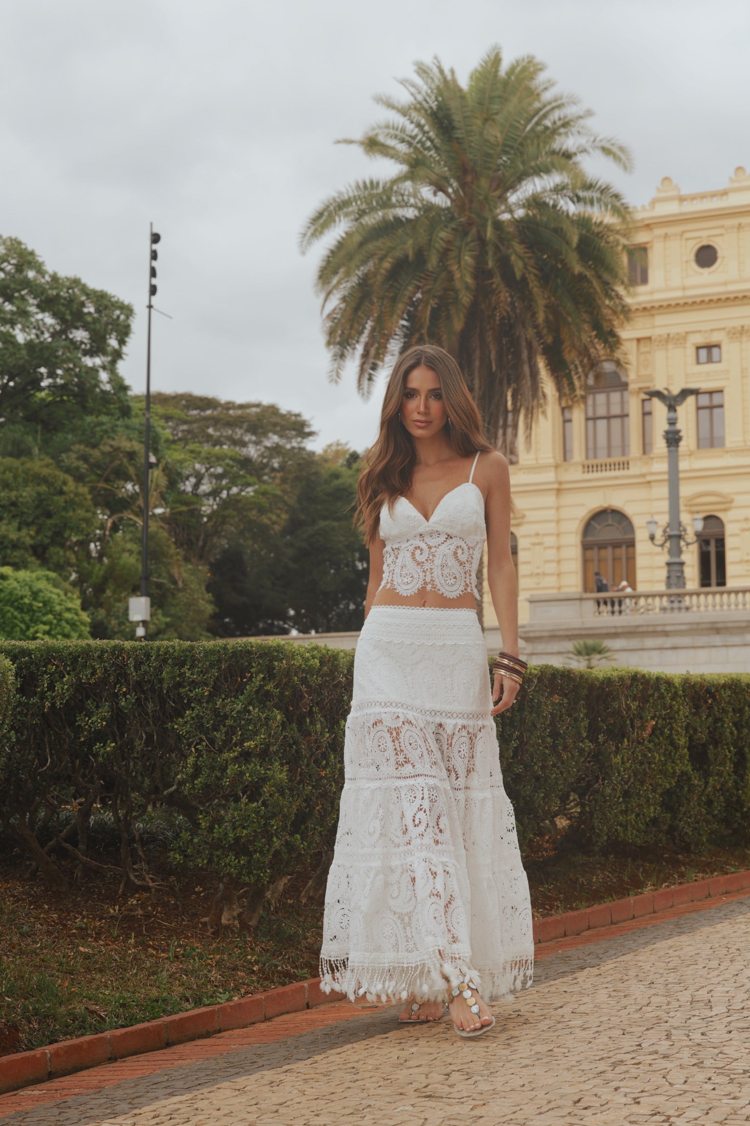 Saia E Top De Renda Com Entremeios