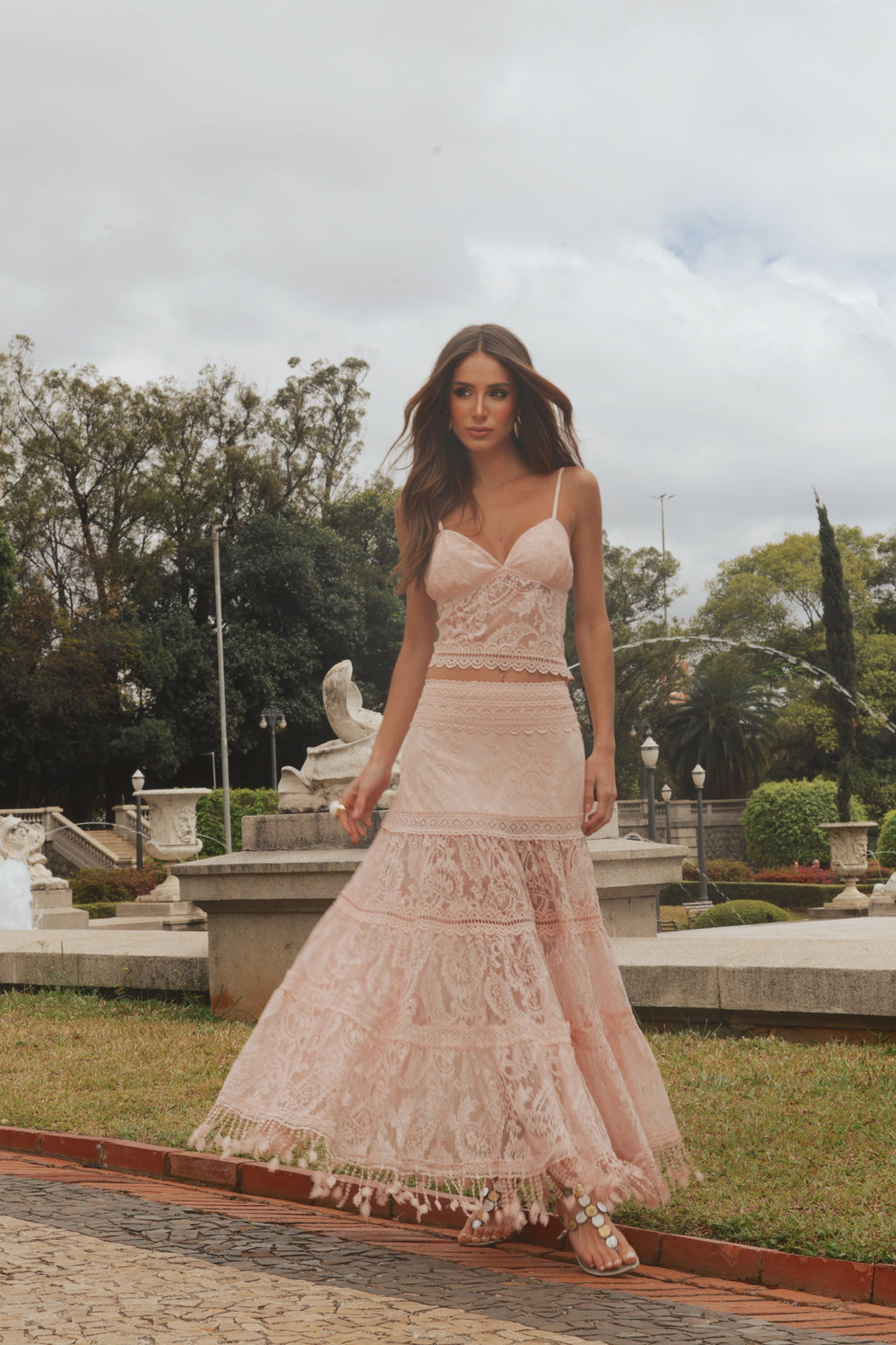 Saia E Top De Renda Com Entremeios