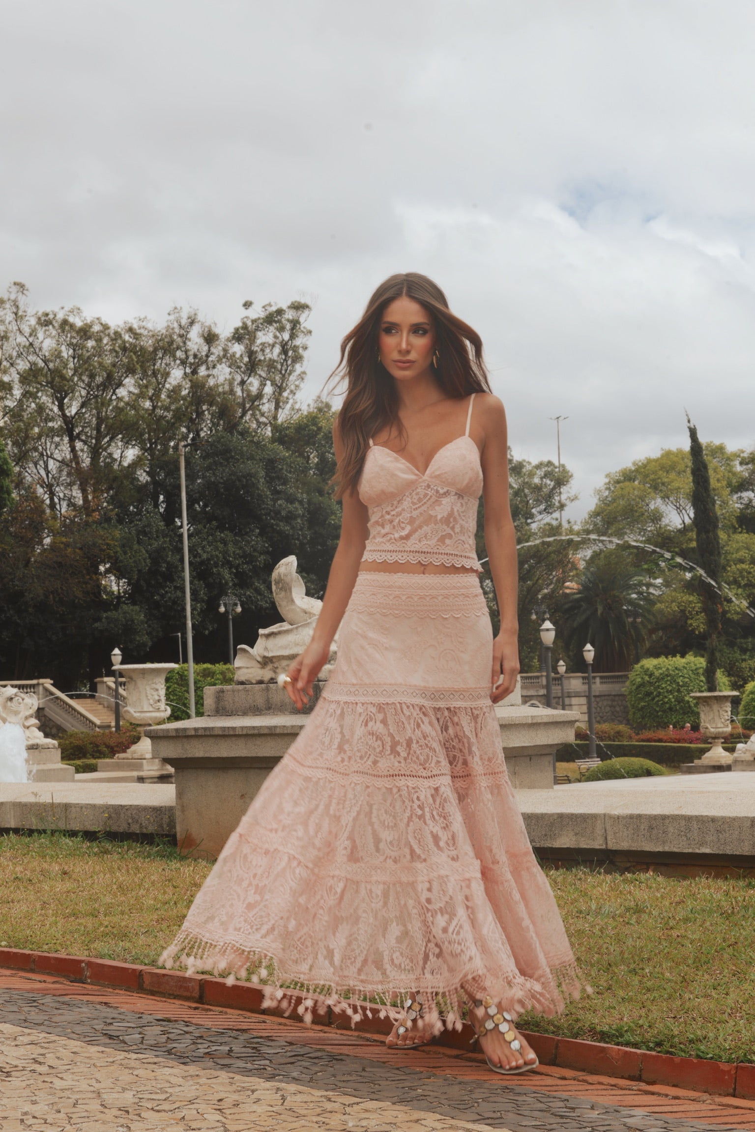 Saia E Top De Renda Com Entremeios