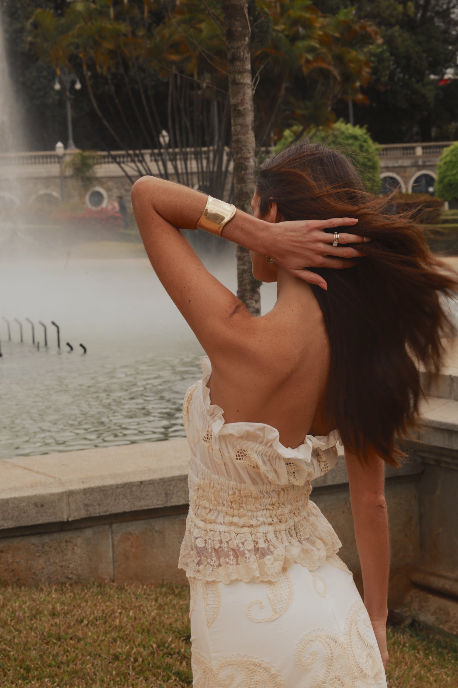 Conjunto  Top E Saia Longa Em Laise Com Entremeio De Renda Em Tule