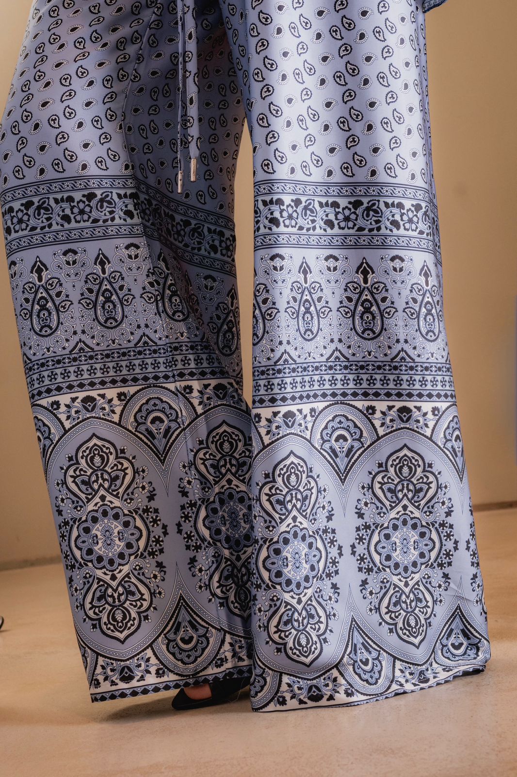 Kimono calça e regata em Cetim de Seda com estampa exclusiva